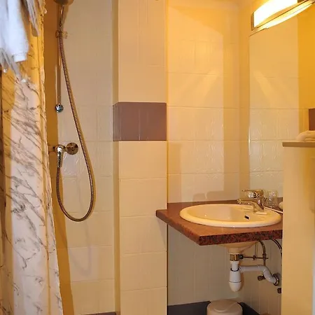 Logis - Restaurant Aux Bruyeres 호텔 오르베