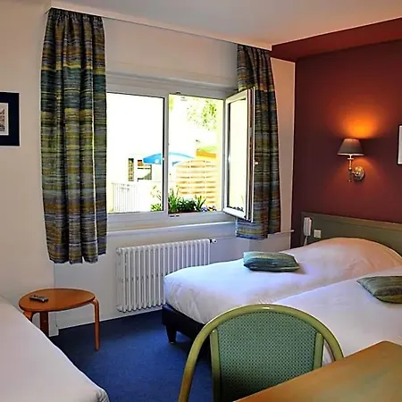 Hotell Logis - Restaurant Aux Bruyeres 3*