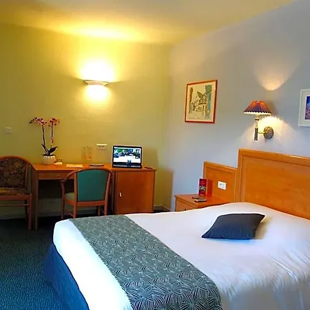 Hotell Logis - Restaurant Aux Bruyeres 3*