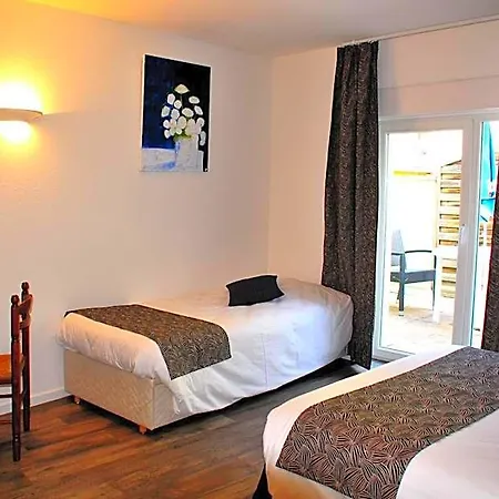 Logis - Restaurant Aux Bruyeres Hotell 3*