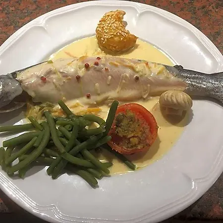 Logis - Restaurant Aux Bruyères 3*