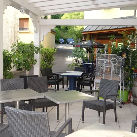 Szálloda Logis - Restaurant Aux Bruyeres