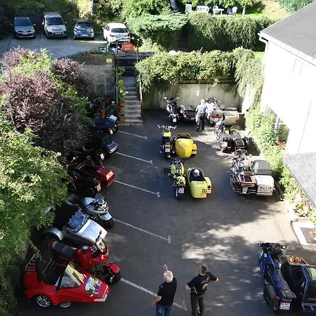 Logis - Restaurant Aux Bruyeres 3*