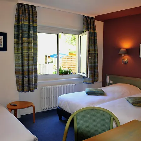 Logis - Restaurant Aux Bruyeres 3*