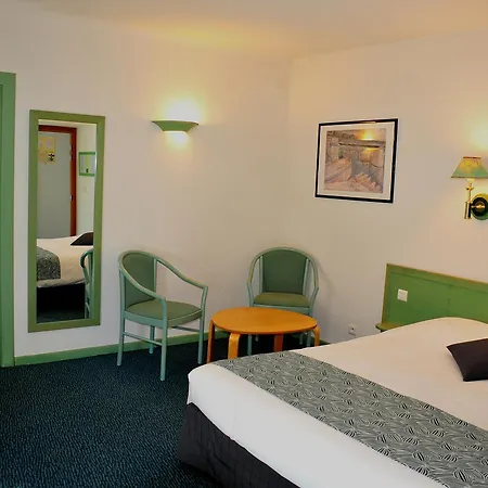 Logis - Restaurant Aux Bruyeres 3*