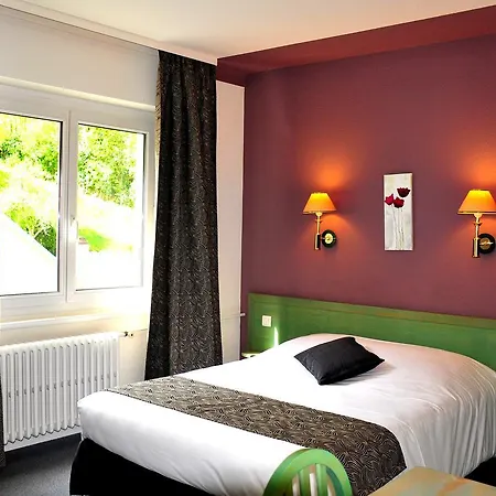 Logis - Restaurant Aux Bruyeres 호텔