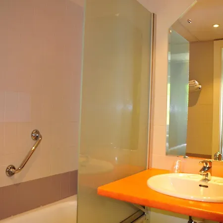 Logis - Restaurant Aux Bruyeres 3*