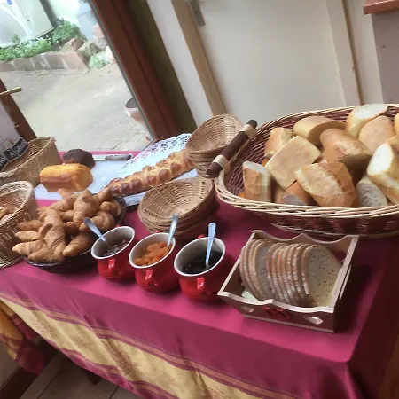 Hotell Logis - Restaurant Aux Bruyeres