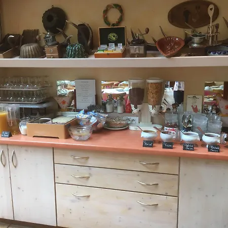 Logis - Restaurant Aux Bruyeres 3*