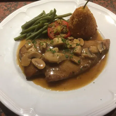 Logis - Restaurant Aux Bruyeres أوربي