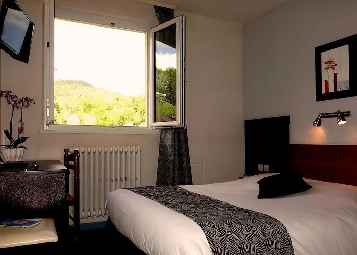 Logis - Restaurant Aux Bruyeres Hotel 3*