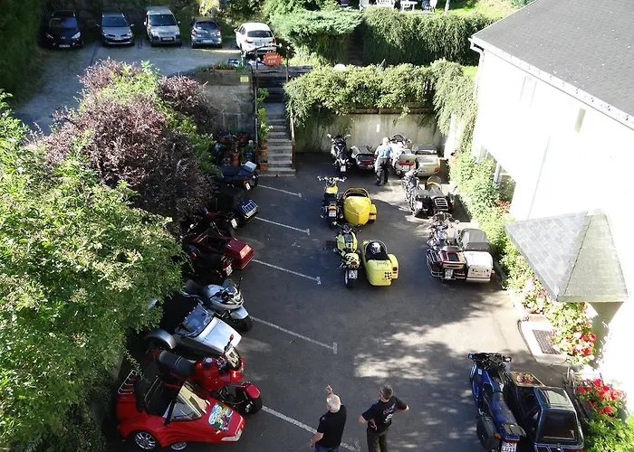 Logis - Restaurant Aux Bruyeres 3*