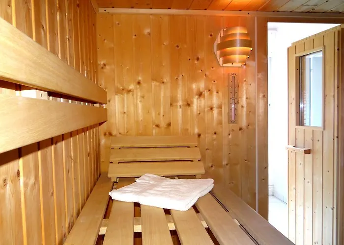 Hotel Logis - Restaurant Aux Bruyeres 3*