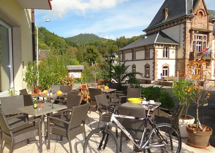 Hotel Logis - Restaurant Aux Bruyeres