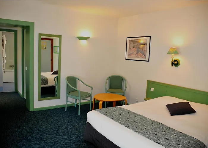 Logis - Restaurant Aux Bruyeres 3*