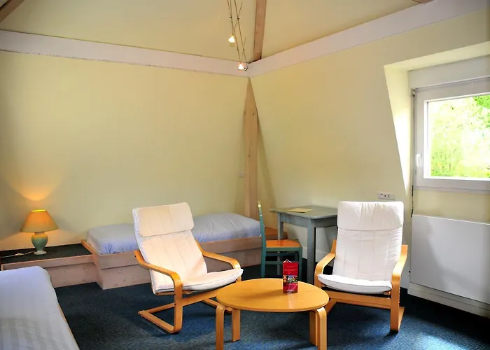 Hotel Logis - Restaurant Aux Bruyeres 3*