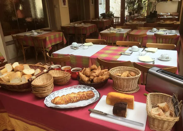 Logis - Restaurant Aux Bruyeres ホテル 3*