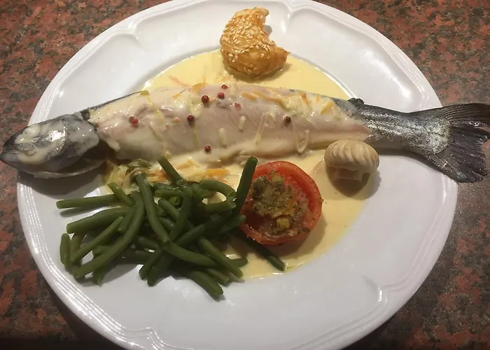 Logis - Restaurant Aux Bruyeres 3*